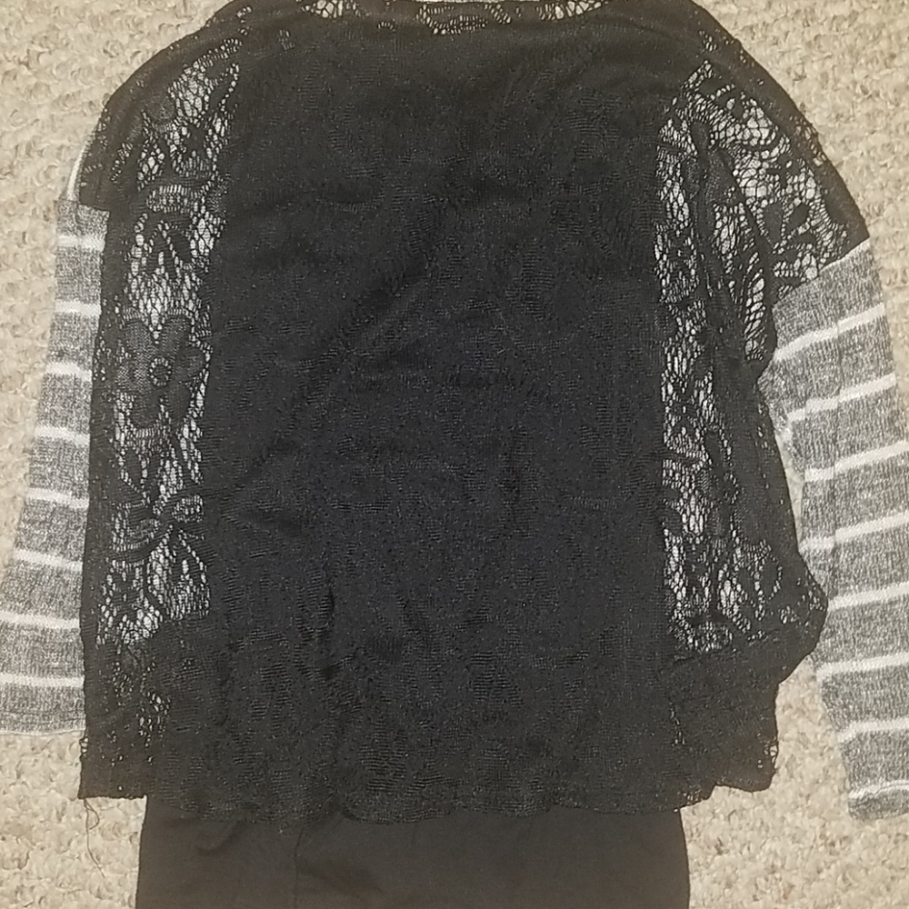 Cute top - all one piece - Picture 2 of 2